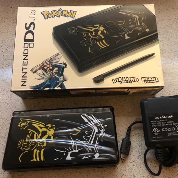 Nintendo DS Lite Dialog & Palkia Edition Complete w/Stylus Charger and 3 Games!